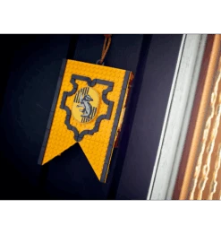 Warner Bros Hufflepuff House Banner LEGO -Harry Potter Online Store Huff House Banner LEGO7