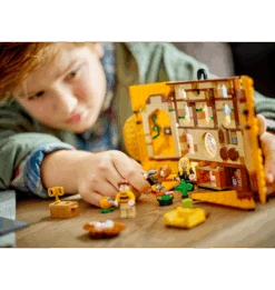 Warner Bros Hufflepuff House Banner LEGO -Harry Potter Online Store Huff House Banner LEGO8