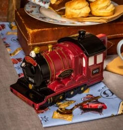 Warner Bros Hogwarts Express Teapot -Harry Potter Online Store Platform934 product HETeapot