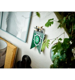 Warner Bros Slytherin House Banner LEGO -Harry Potter Online Store Slyth House Banner LEGO7