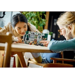 Warner Bros Slytherin House Banner LEGO -Harry Potter Online Store Slyth House Banner LEGO8