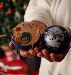 Warner Bros Hagrid Christmas Pin Bauble -Harry Potter Online Store XMAS23 Lifestyle HagridBauble2