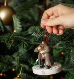 Warner Bros Hagrid Christmas Ornament -Harry Potter Online Store XMAS23 Lifestyle HagridDecoration2